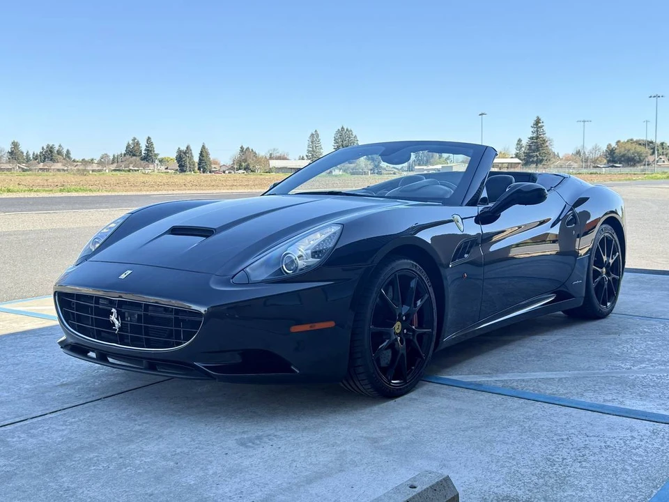 2010 Ferrari California - Image 2 of 12