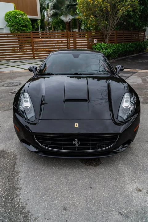 2010 Ferrari California - Image 2 of 11