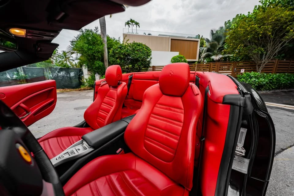 2010 Ferrari California - Image 9 of 11