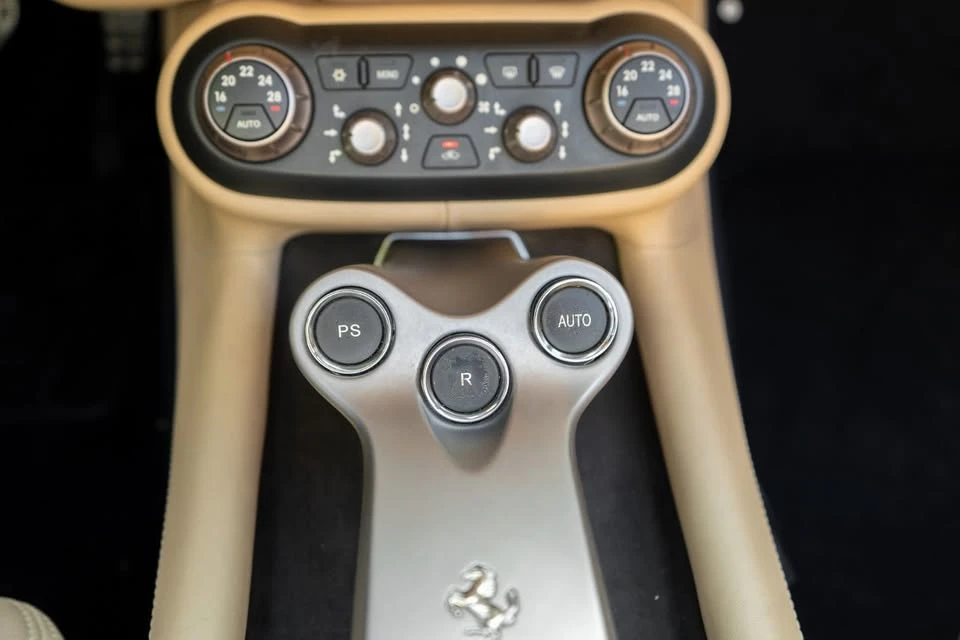 2010 Ferrari California - Image 7 of 12