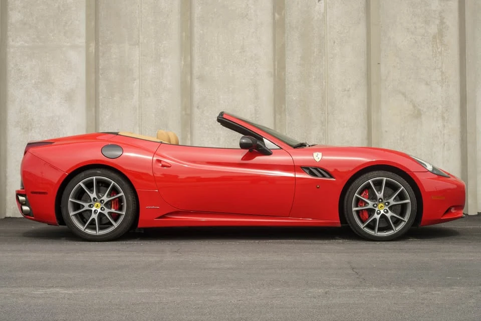 2010 Ferrari California - Image 2 of 19
