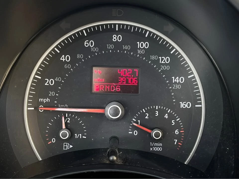 2010 Volkswagen New Beetle - Image 7 of 8