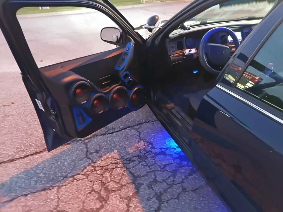 2010 Ford Crown Victoria - Image 7 of 10