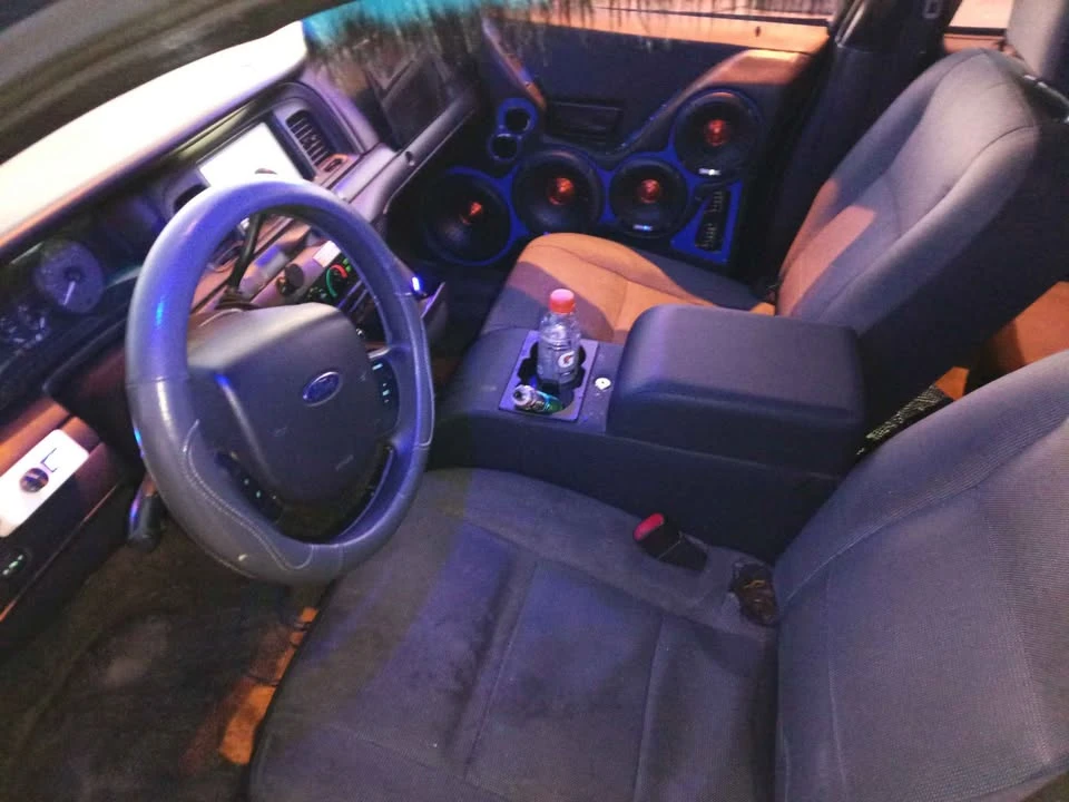 2010 Ford Crown Victoria - Image 8 of 10