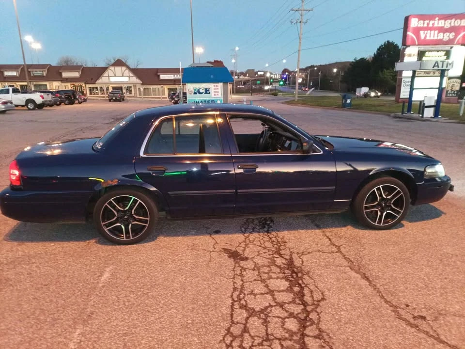 2010 Ford Crown Victoria - Image 10 of 10