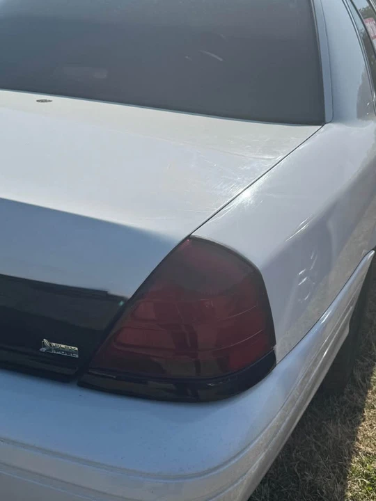 2010 Ford Crown Victoria - Image 2 of 9
