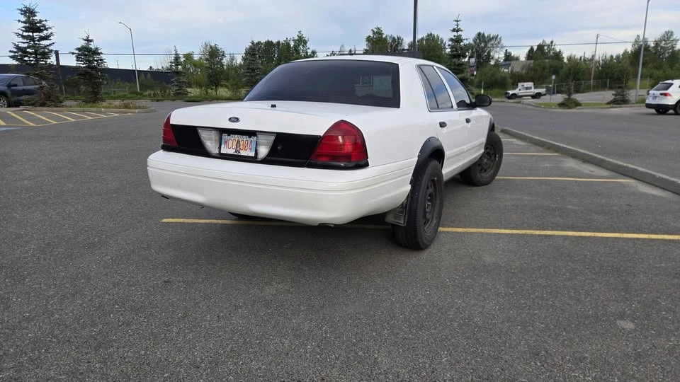 2010 Ford Crown Victoria - Image 3 of 7
