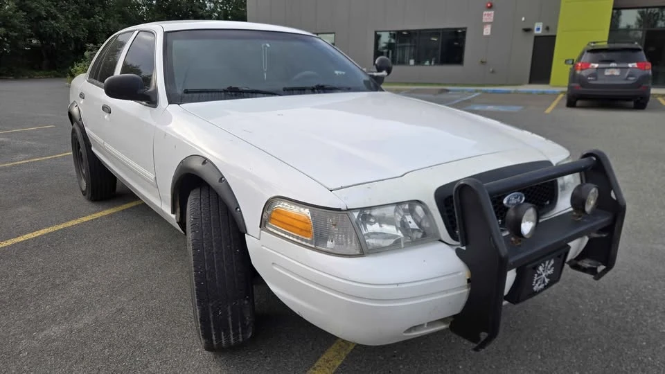 2010 Ford Crown Victoria - Image 2 of 7