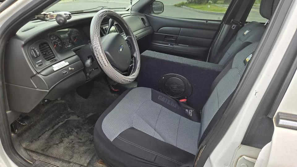 2010 Ford Crown Victoria - Image 4 of 7