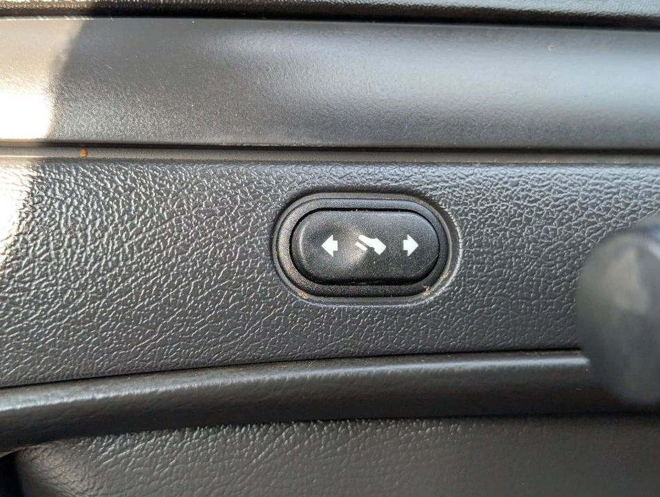 2010 Ford Crown Victoria - Image 14 of 21