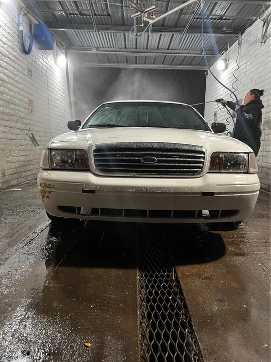 2010 Ford Crown Victoria - Image 4 of 8