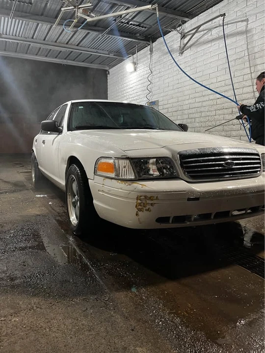 2010 Ford Crown Victoria - Image 5 of 8