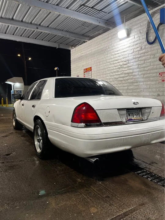 2010 Ford Crown Victoria - Image 6 of 8