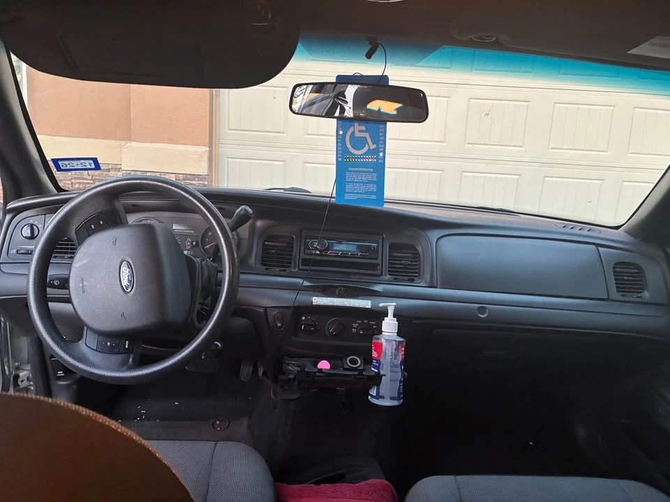 2010 Ford Crown Victoria - Image 5 of 10