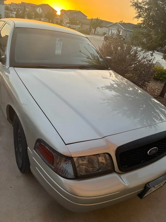 2010 Ford Crown Victoria - Image 3 of 10