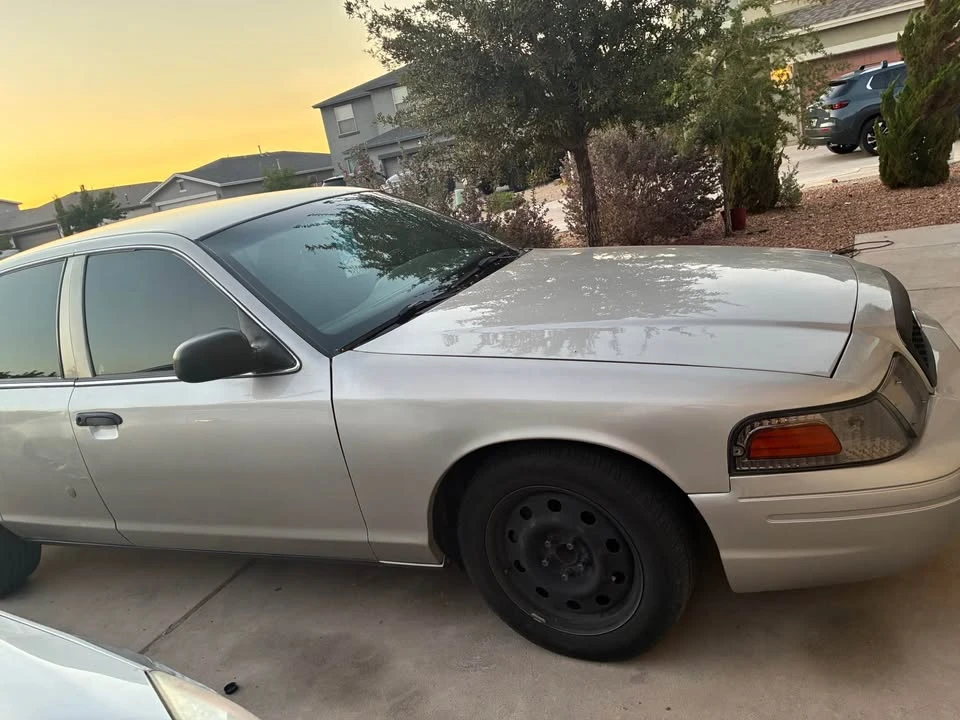 2010 Ford Crown Victoria - Image 9 of 10