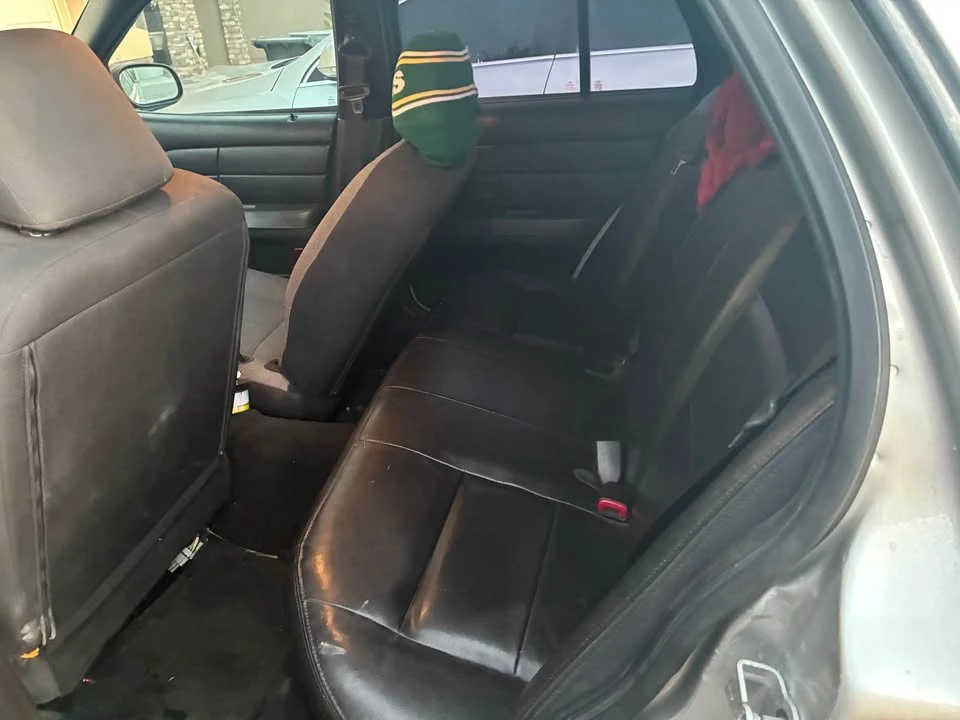 2010 Ford Crown Victoria - Image 7 of 10