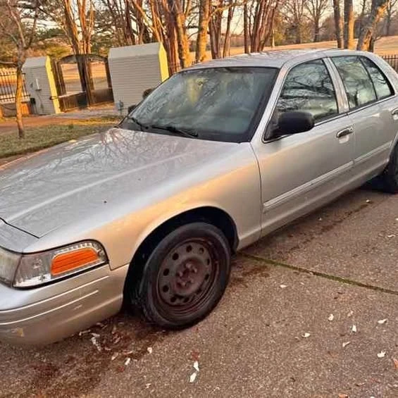 2010 Ford Crown Victoria - Image 1 of 1
