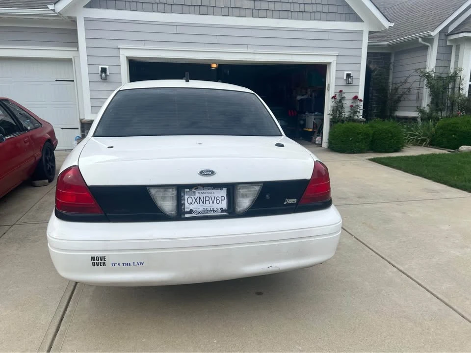 2010 Ford Crown Victoria - Image 4 of 12