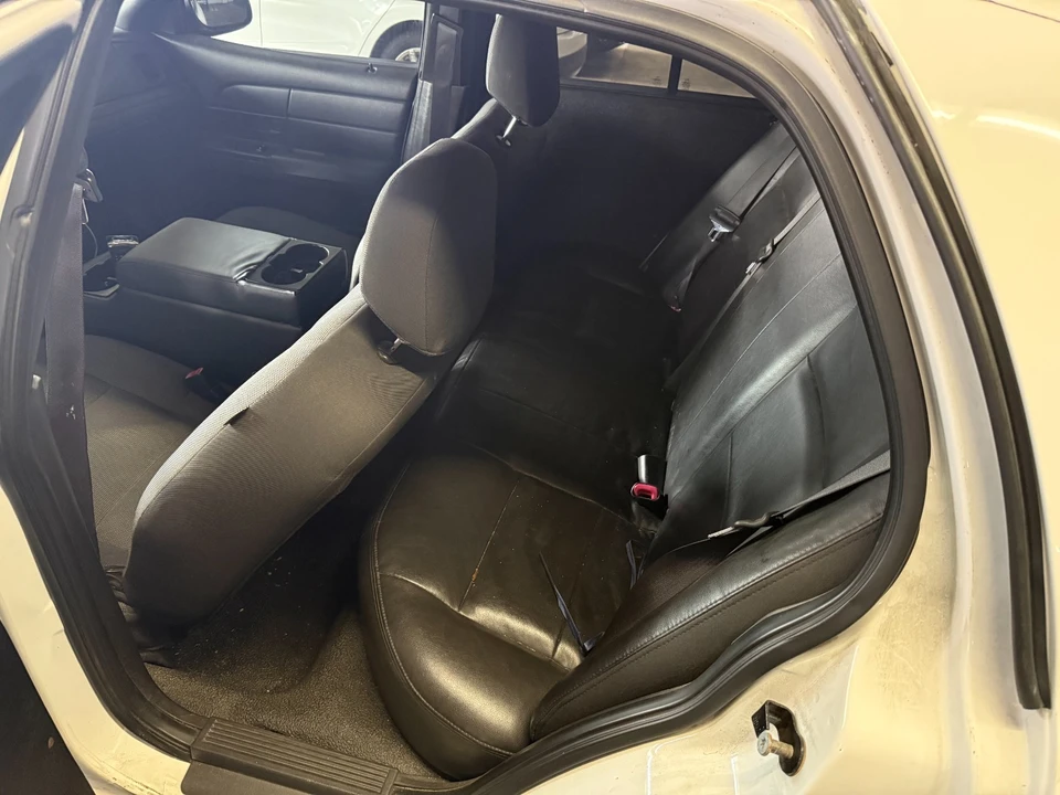 2010 Ford Crown Victoria - Image 7 of 14