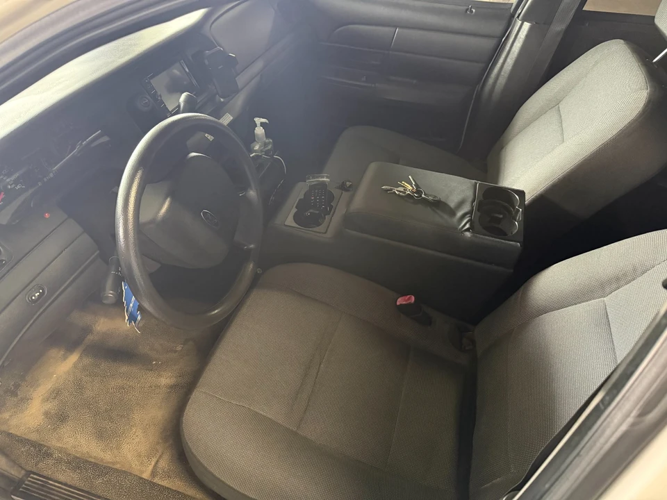 2010 Ford Crown Victoria - Image 8 of 14