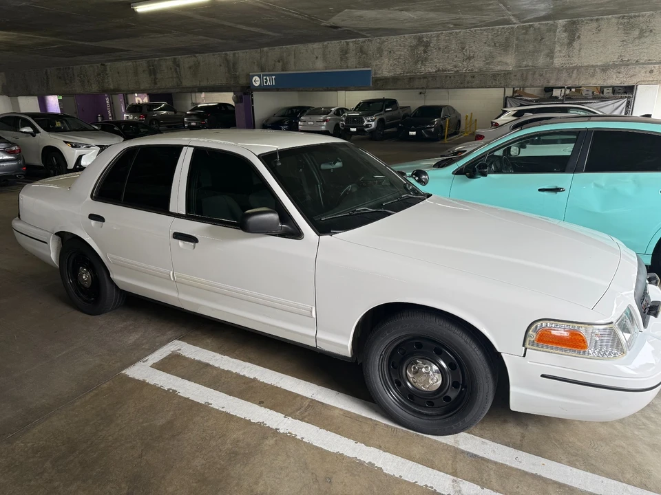 2010 Ford Crown Victoria - Image 2 of 14
