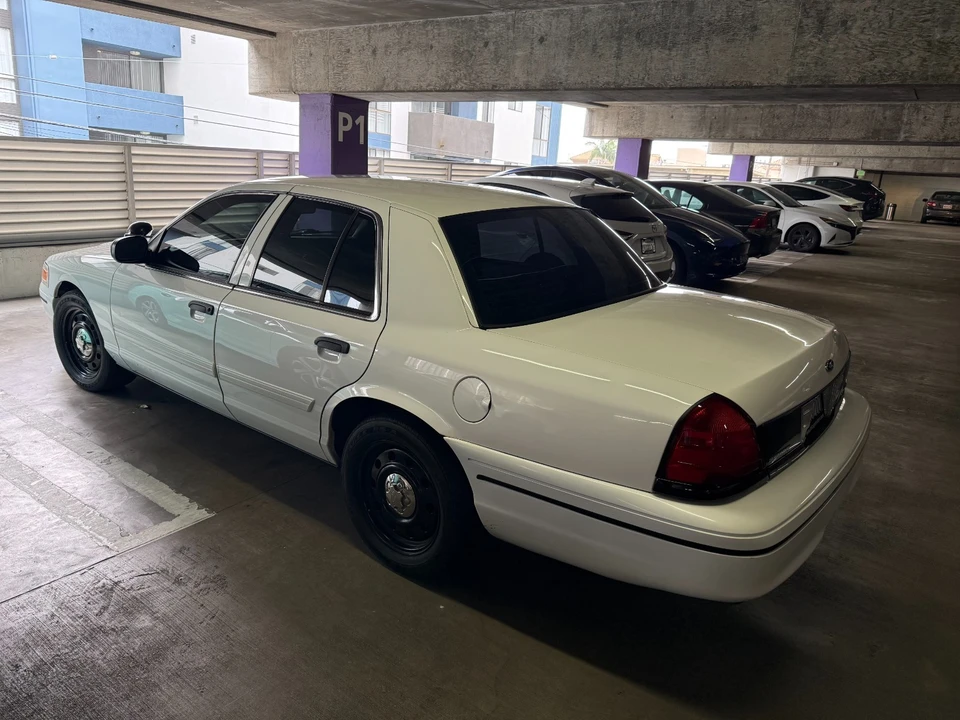 2010 Ford Crown Victoria - Image 3 of 14