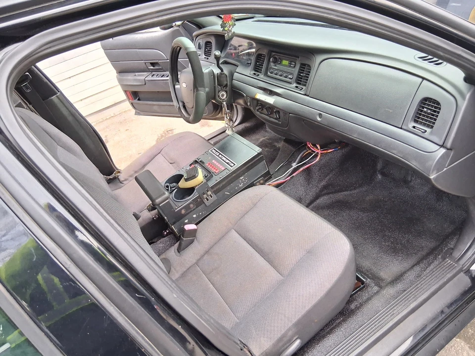 2010 Ford Crown Victoria - Image 18 of 21