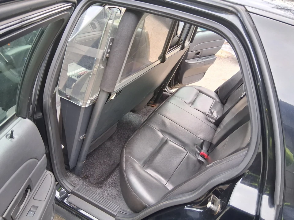 2010 Ford Crown Victoria - Image 16 of 21