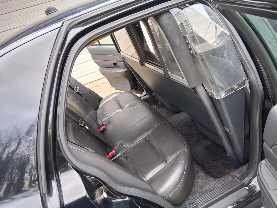 2010 Ford Crown Victoria - Image 19 of 21