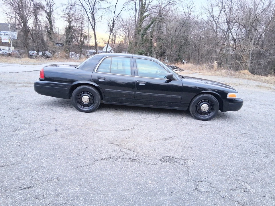 2010 Ford Crown Victoria - Image 17 of 21
