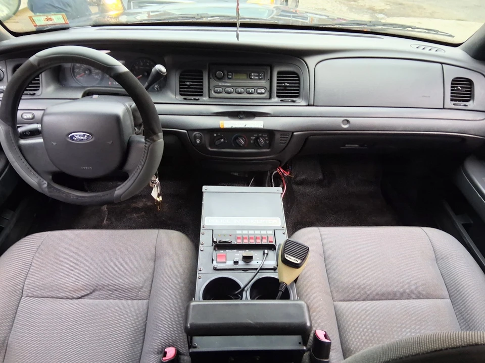 2010 Ford Crown Victoria - Image 13 of 21