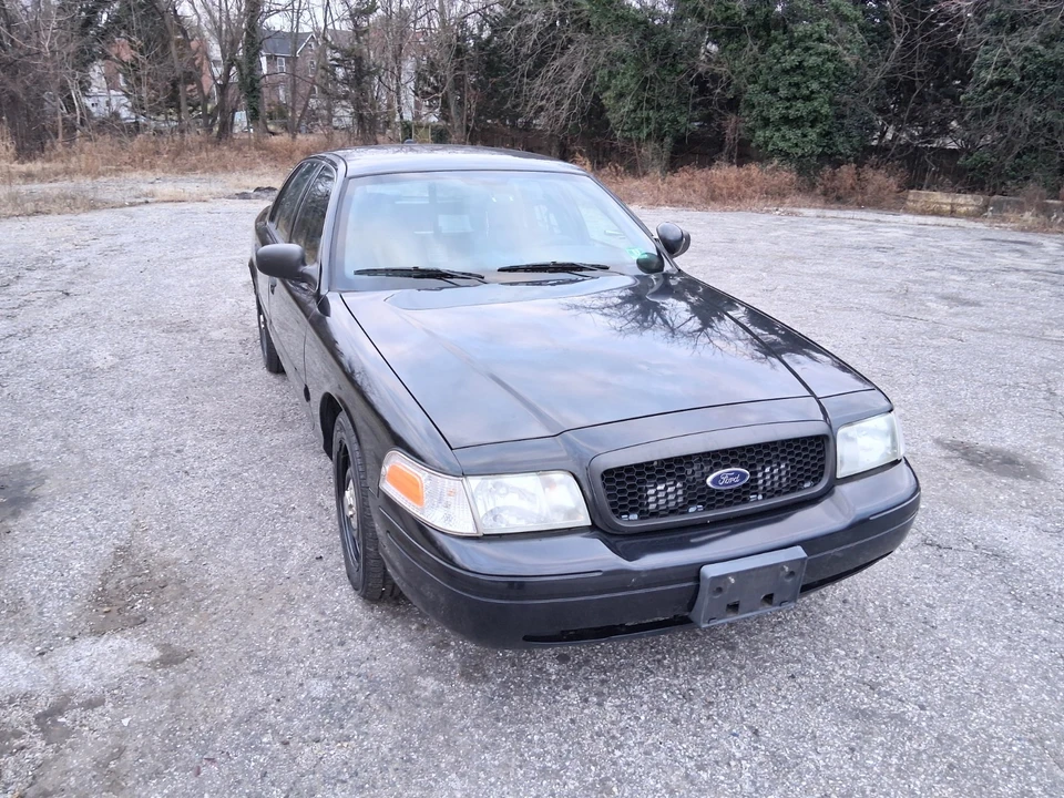 2010 Ford Crown Victoria - Image 2 of 21