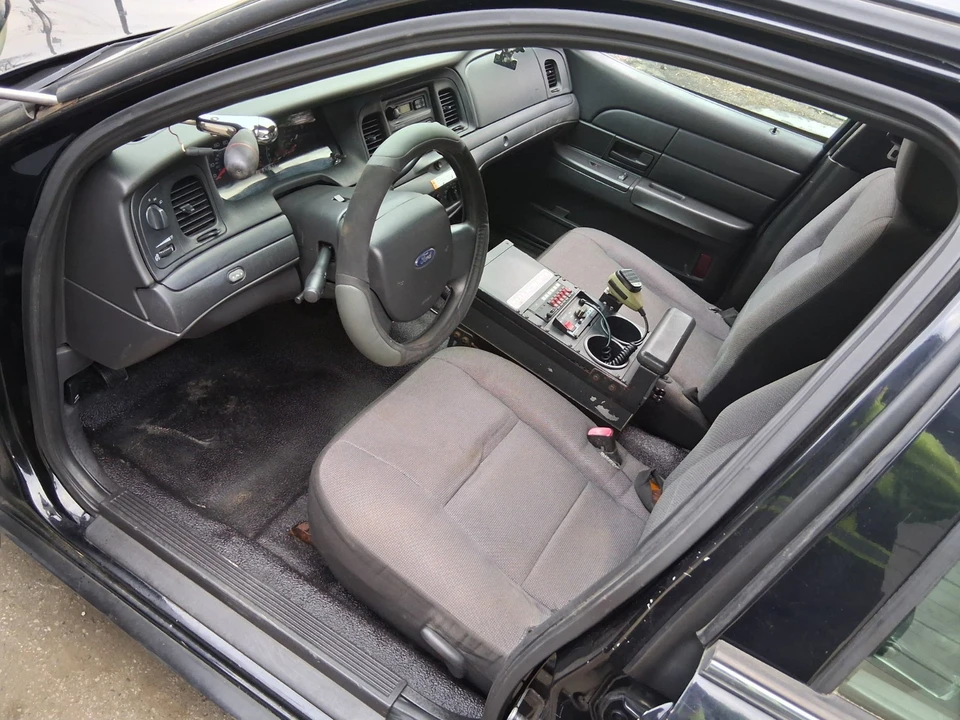 2010 Ford Crown Victoria - Image 10 of 21