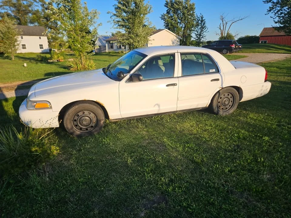2010 Ford Crown Victoria - Image 4 of 14