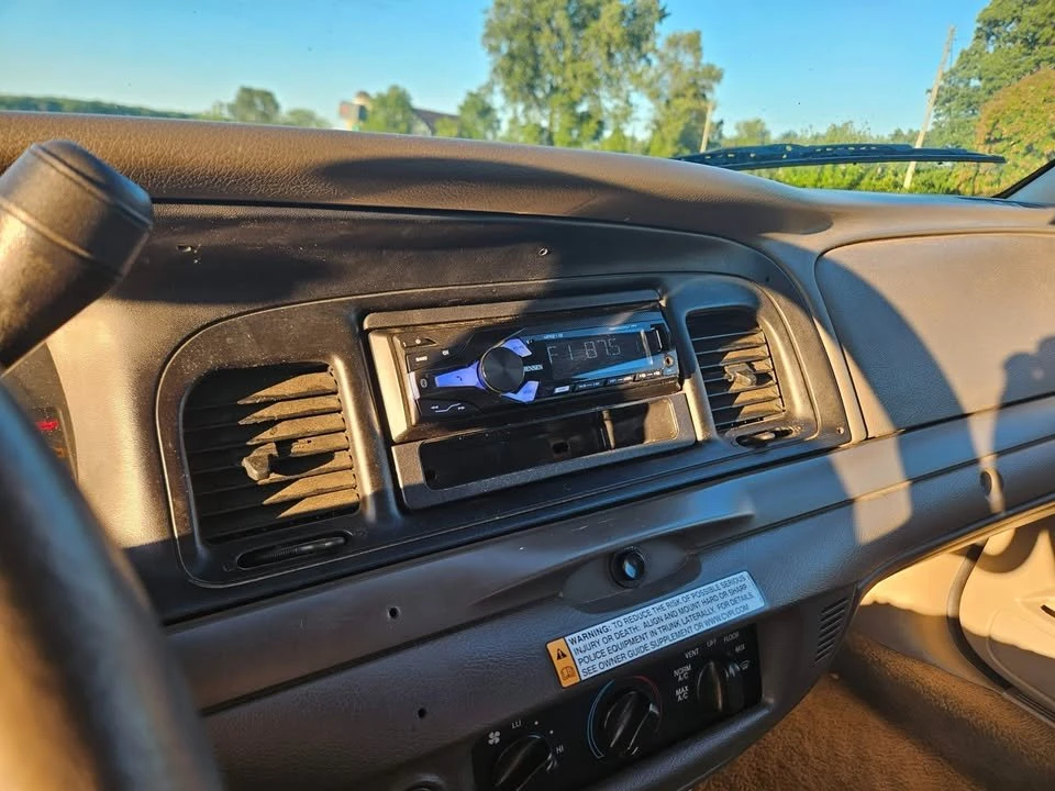 2010 Ford Crown Victoria - Image 7 of 14