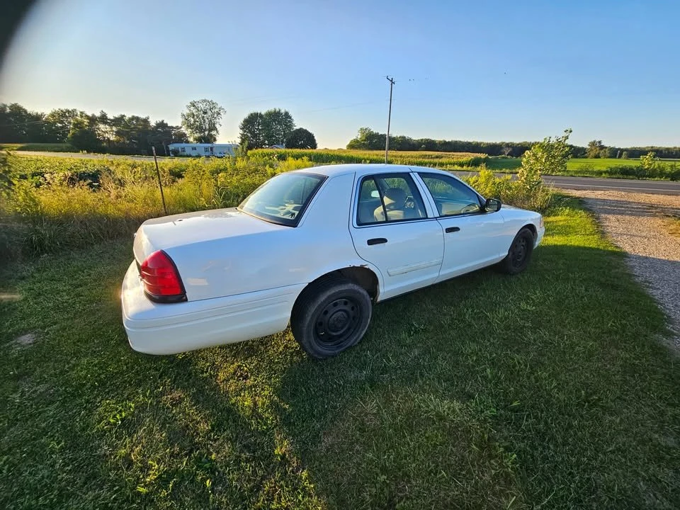 2010 Ford Crown Victoria - Image 3 of 14