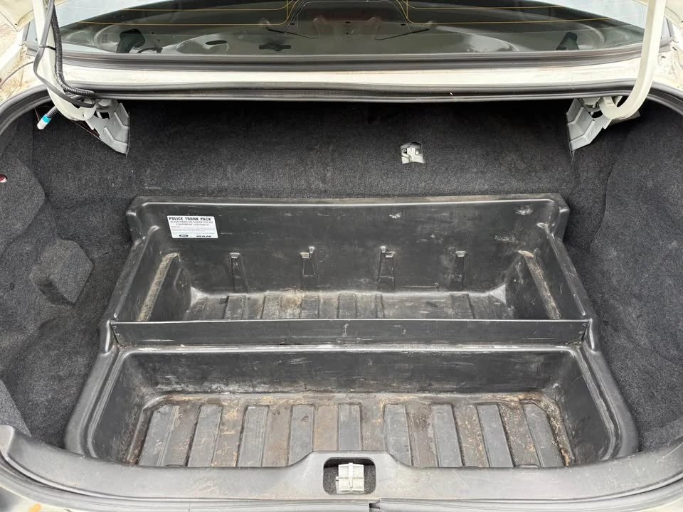 2010 Ford Crown Victoria - Image 14 of 16