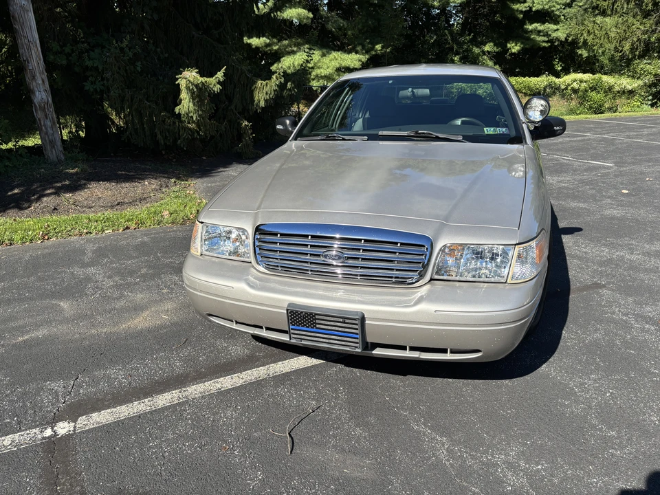 2010 Ford Crown Victoria - Image 3 of 24