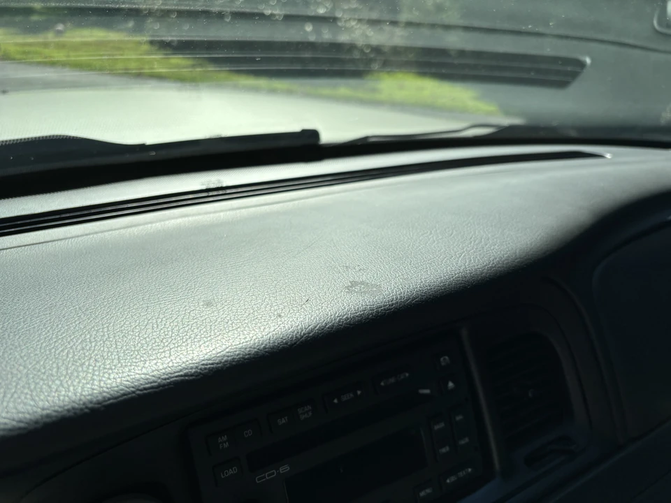 2010 Ford Crown Victoria - Image 17 of 24