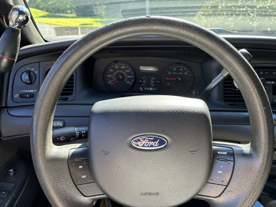 2010 Ford Crown Victoria - Image 19 of 24