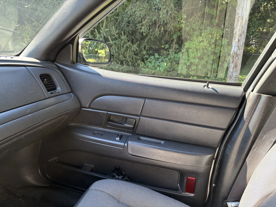 2010 Ford Crown Victoria - Image 21 of 24