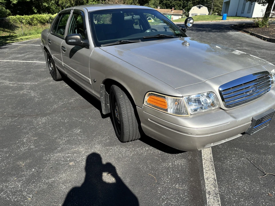 2010 Ford Crown Victoria - Image 4 of 24