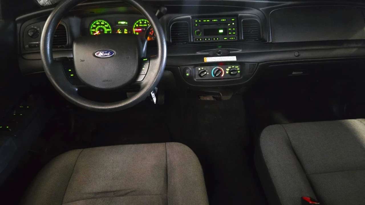 2010 Ford Crown Victoria - Image 9 of 21