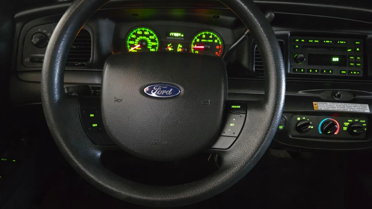 2010 Ford Crown Victoria - Image 10 of 21