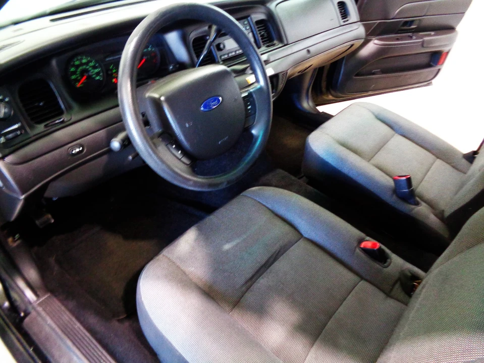 2010 Ford Crown Victoria - Image 11 of 21