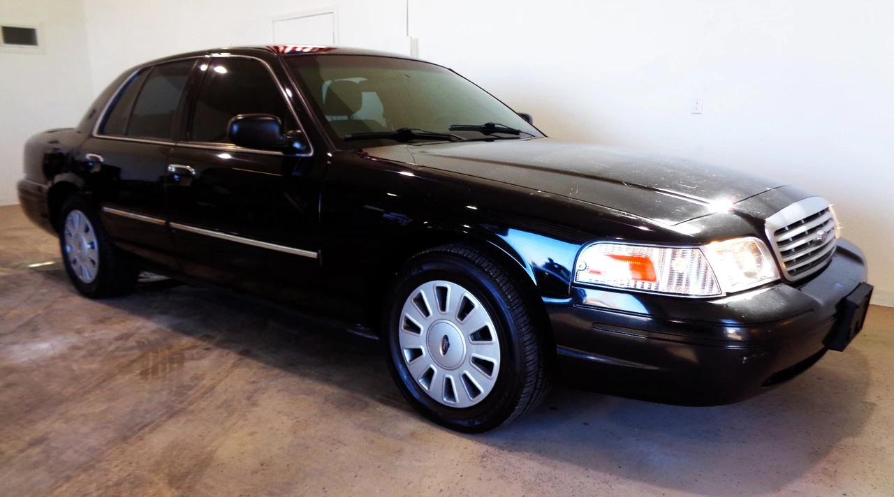 2010 Ford Crown Victoria - Image 2 of 21