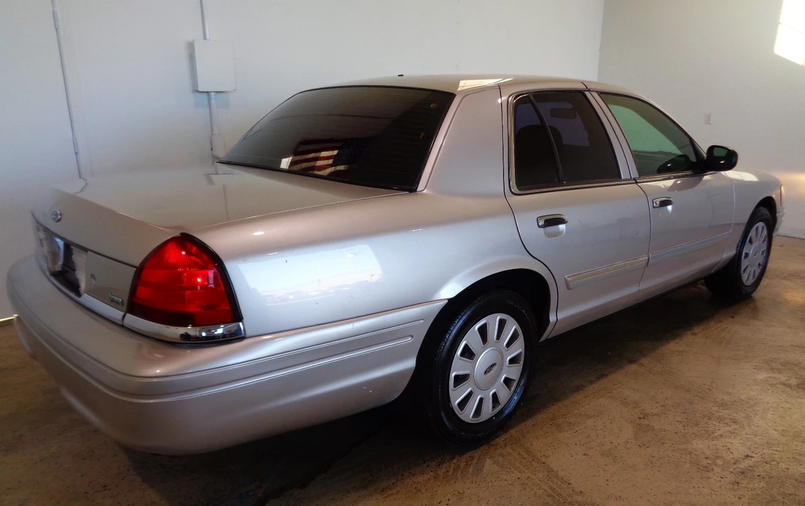2010 Ford Crown Victoria - Image 3 of 21