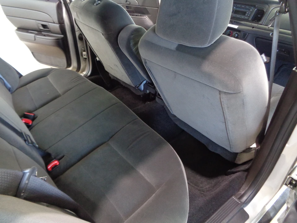 2010 Ford Crown Victoria - Image 20 of 21