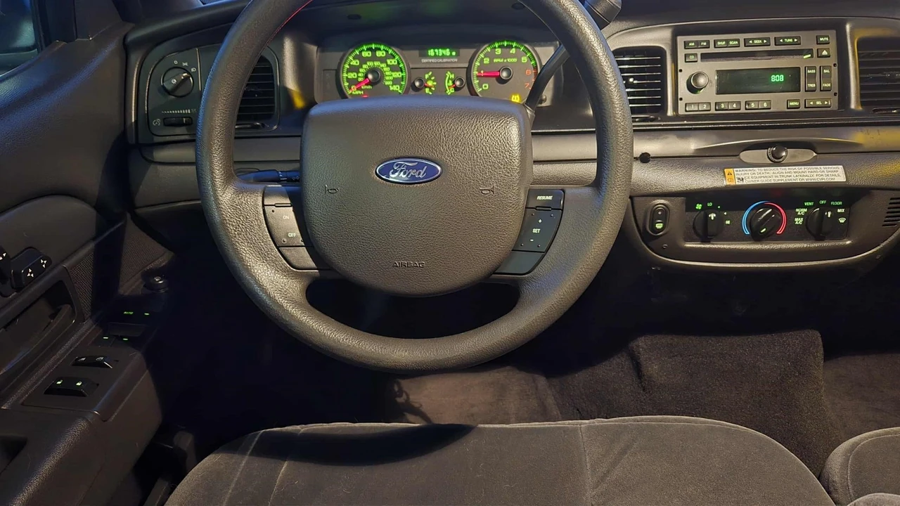 2010 Ford Crown Victoria - Image 16 of 21
